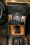Mittelkonsole mit B2-Netz Telefon im BMW 745iA