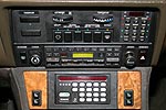 Mittelkonsole mit B2-Telefon im BMW 745iA Executive