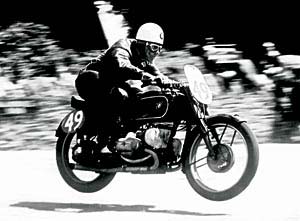 1939: "Senior Tourist Trophy" - Sieg f�r Georg Meier auf seiner BMW Kompressor
