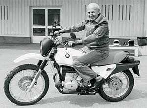 Ernst Jakob Henne auf seiner BMW R 80 G/S im April 1981