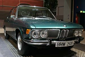 BMW 2500 auf der Techno Classica 2004 in Essen