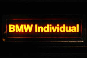 BMW Individual Schild in der Tr