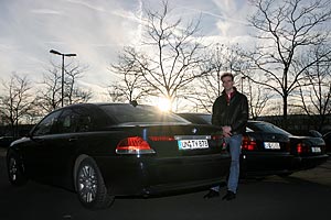 Matthias zwischen den 7er-BMWs