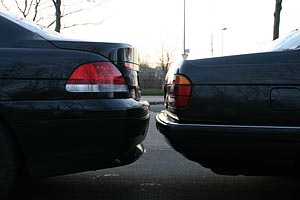 Heckansicht: BMW 760Li (E66) und BMW 750iL (E32)
