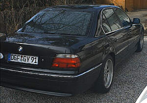 Heckansicht des BMW 730i (E38) von Uwe