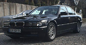 Vorder-/Seitenansicht des BMW 730i (E38) von Uwe